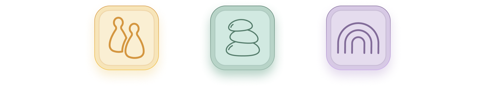 üçlü ikon seti: sarı piyon, yeşil üst üste taşlar, mor gökkuşağı